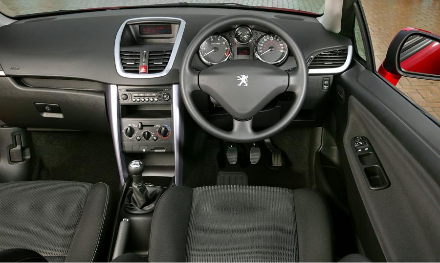  Peugeot 207 CC 2007 года  (фото 40 из 72)